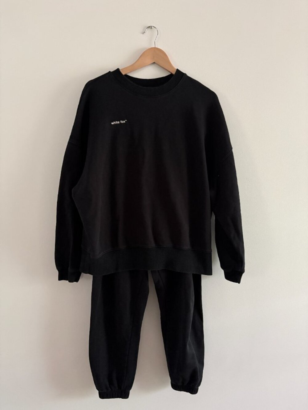 White Fox Lounge SET Crewneck Sweater Jogger Sweatpants Black Size Small/Medium - Picture 9 of 14